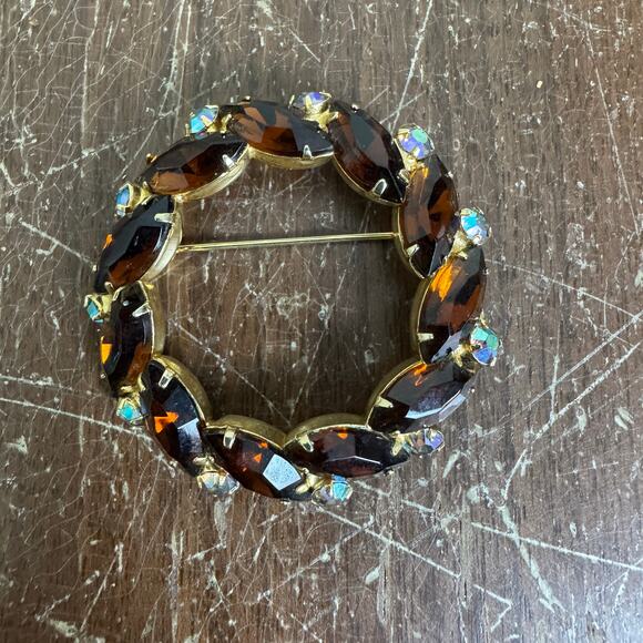 Vintage Gold Tone Brown White AB Crystal Rhinestone Circle Wreath Brooch Pin - Picture 1 of 5
